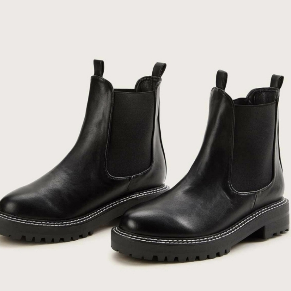 RARE: Chelsea boots